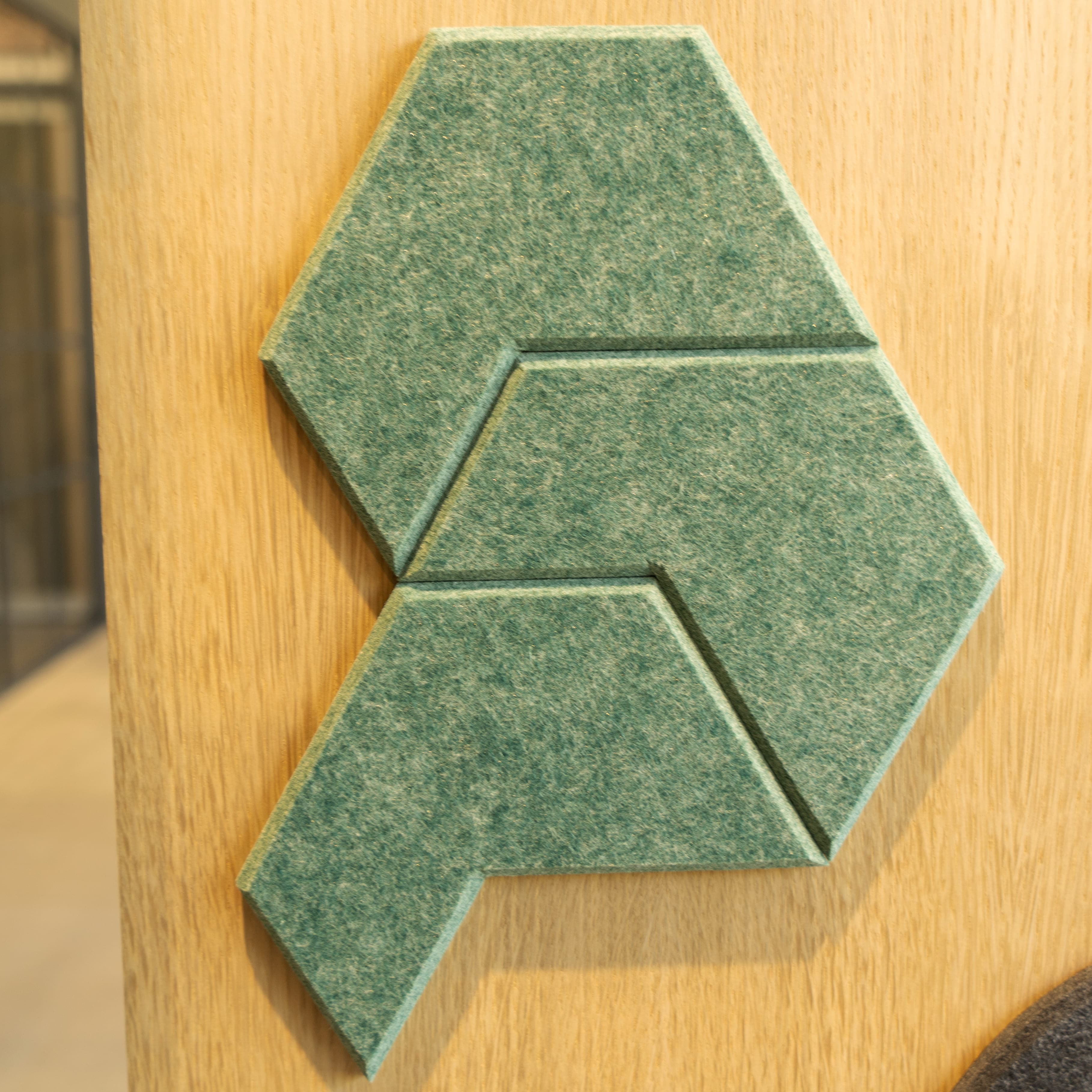EASYfelt | PET-vilt | Akoestische wandbekleding | Zelfklevend | Stick Patch showroom